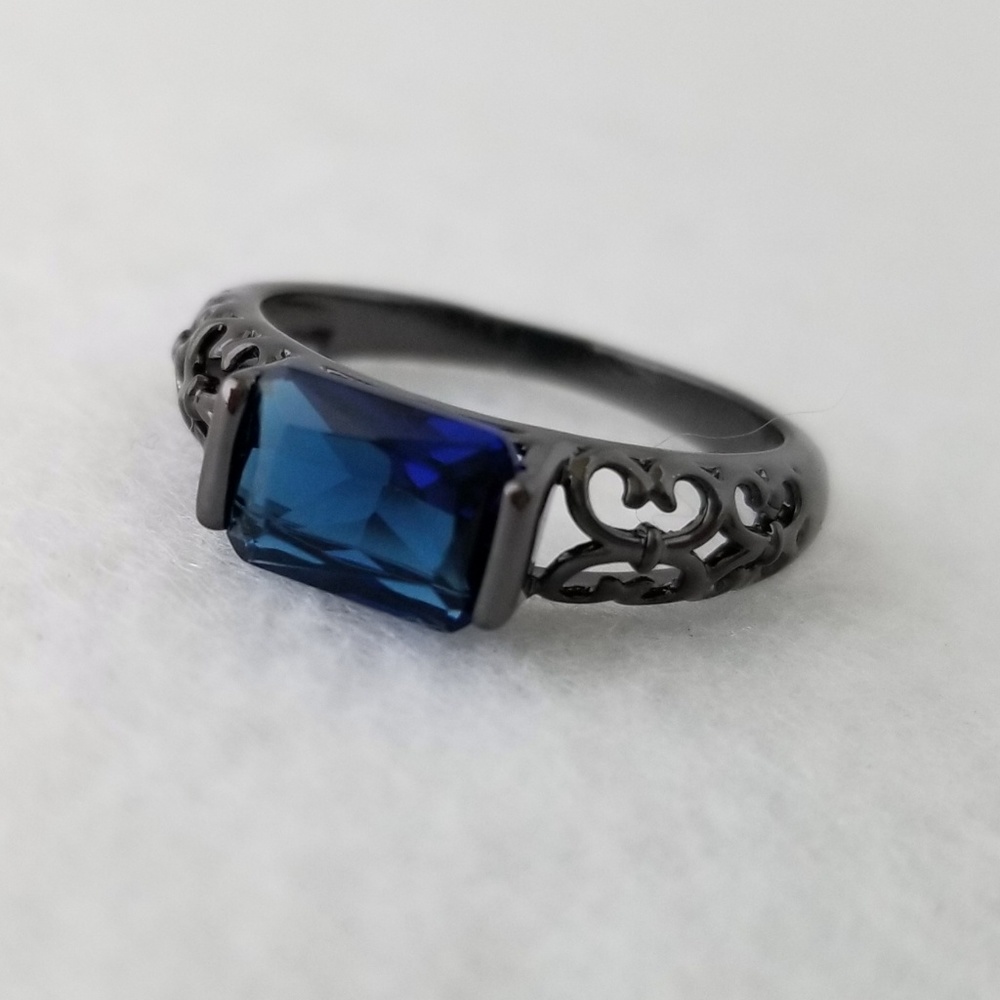 18k Horizontal Filigree Band - Picture 6 of 8